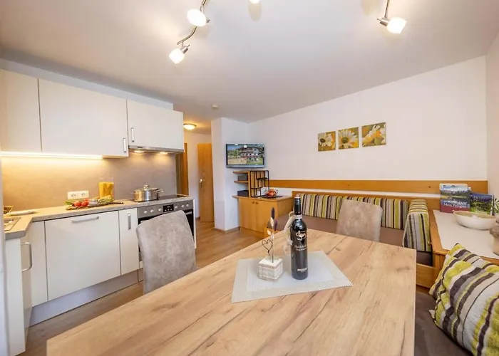 With 2 Bedrooms Semesterbostad