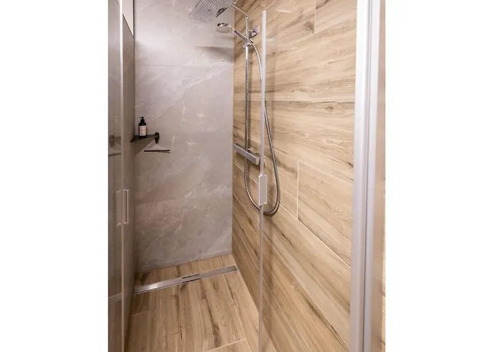 With 2 Bedrooms *