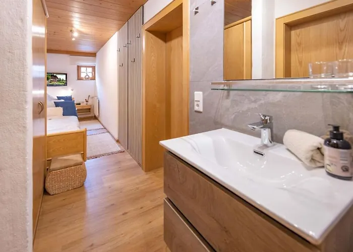 With 2 Bedrooms Semesterbostad *